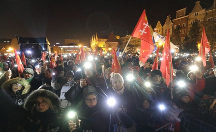 Ostatnie światełko dla Pawła Adamowicza