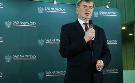 Nowy prezes Zbigniew Kapiński podczas konferencji prasowej w holu głównym Sądu Najwyższego