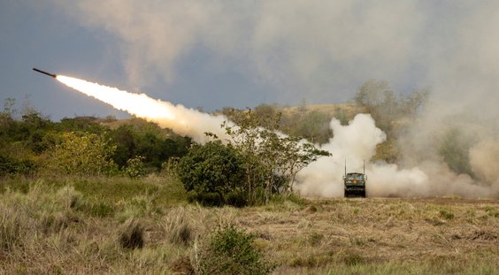 Amerykański system HIMARS na poligonie na Filipinach