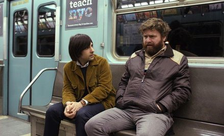 Serial "Zabij mnie śmiechem". Na zdjęciu Jason Schwartzman i Zach Galifianakis