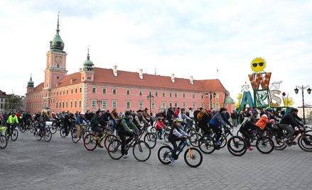 Rowerowa Masa Krytyczna na Placu Zamkowym w Warszawie