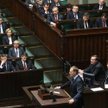 Premier Donald Tusk przemawia podczas debaty przed głosowaniem nad wnioskiem PiS o wotum nieufności 