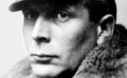 Chmurny, przystojny – Bogart w rogatywce