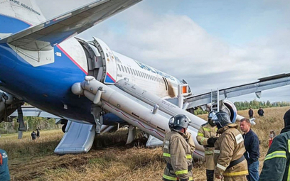 Rosyjski samolot pasażerski lecący z kurortu Soczi do syberyjskiego miasta Omsk ze 167 osobami na po