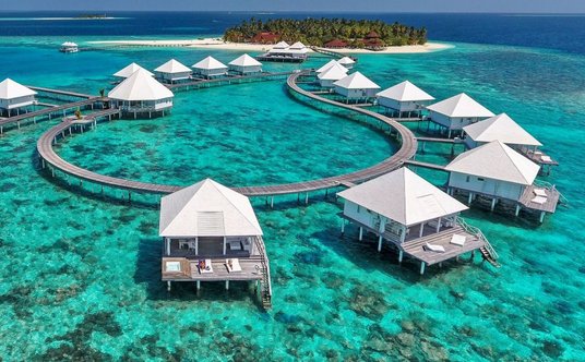 Niektórzy klienci latają na Malediwy nawet trzy razy w roku - zdradza Piotr Henicz