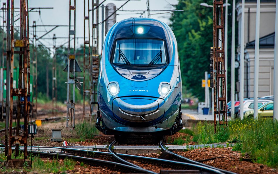 Na sieci kolejowej co prawda ubyło ograniczeń, ale nawet szybsze pociągi wciąż nie mają gdzie się mo