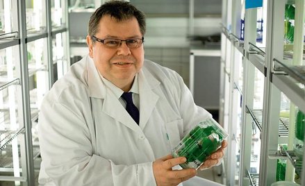 Stanisław Karpiński, profesor biotechnologii, pracownik SGGW w Warszawie. Od stycznia do maja 2012 r