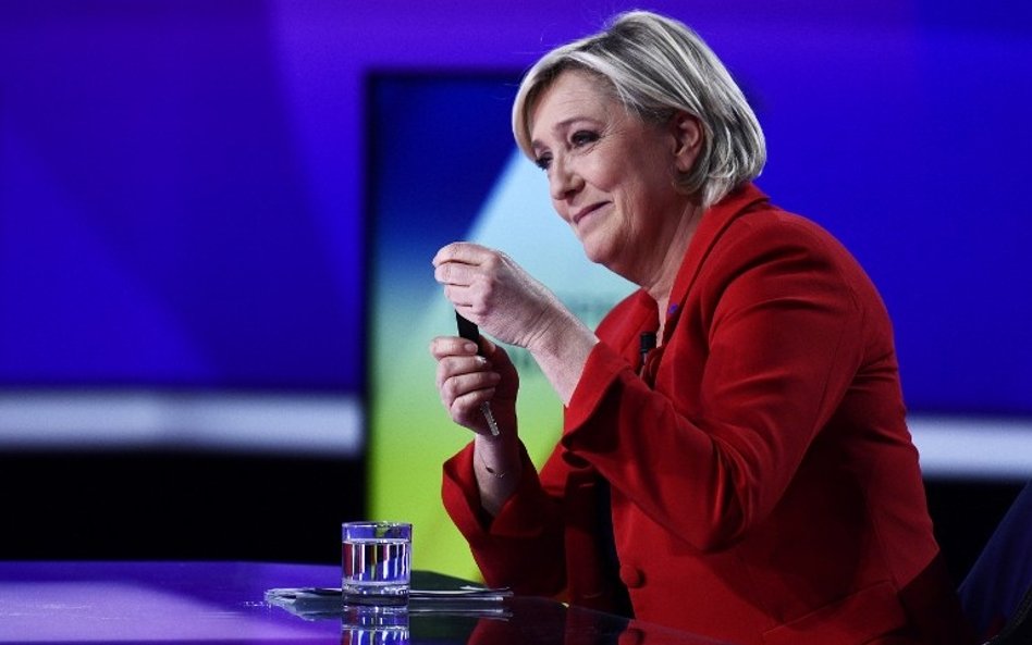 Sondaż: Emmanuel Macron - 24 proc., Marine Le Pen - 21,5 proc.