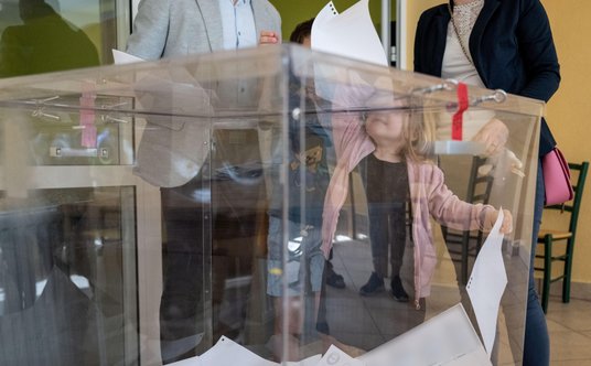 Wybory samorządowe 2024. Głosowanie w Okręgowej Komisji Wyborczej nr 100. w Lublinie