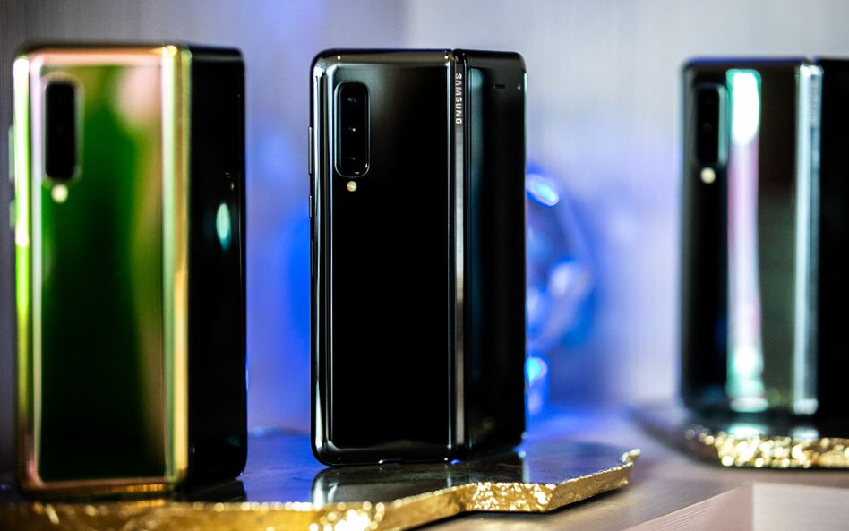 Galaxy Fold Samsunga na razie nie spełnił pokładanych w nim nadziei, ale koreański koncern wciąż utr