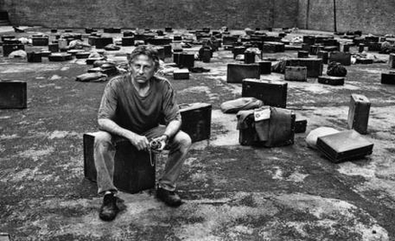 Roman Polański na planie filmu „Pianista”. Dokument o reżyserze wejdzie na ekrany 18 maja
