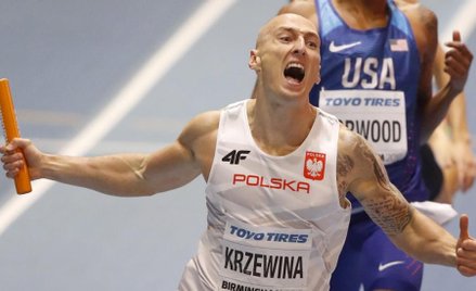 Jakub Krzewina zwycięsko kończy sztafetę 4x400 m.
