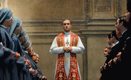 Jude Law, czyli Pius XIII z serialu „Młody papież”.
