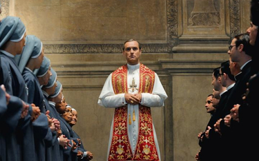 Jude Law, czyli Pius XIII z serialu „Młody papież”.