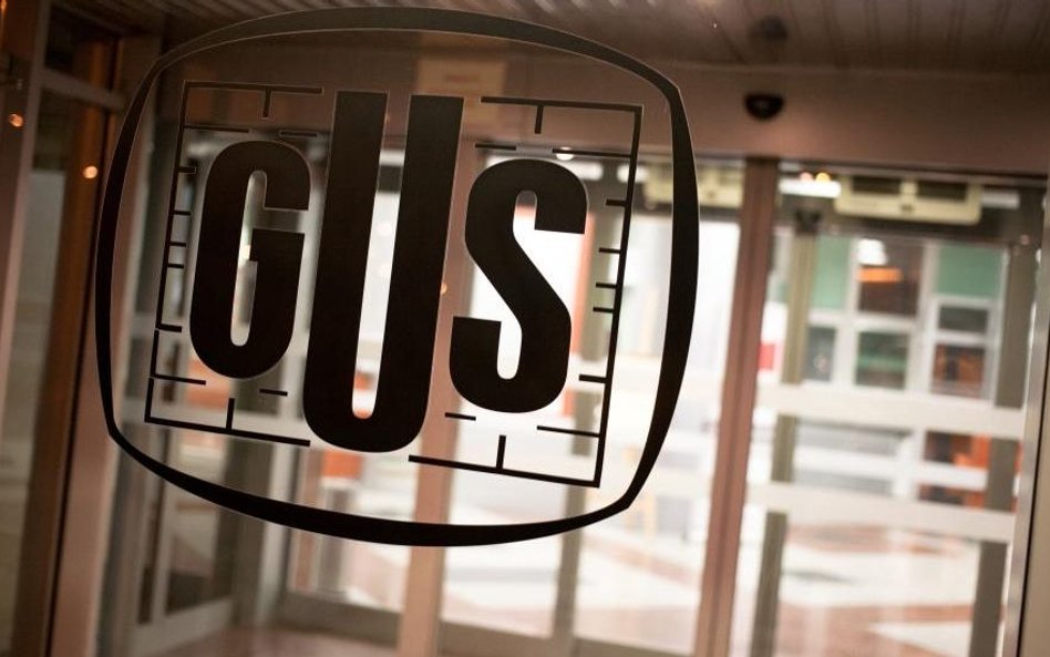 GUS o usługach: w maju poprawa w finansach, pogorszenie w transporcie
