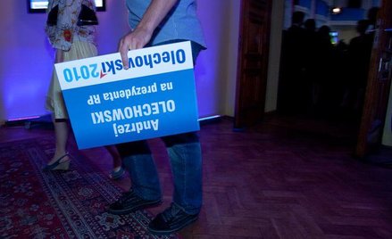 22-proc. kapitał głosów uzbierany przez przegranych kandydatów to łakomy kąsek dla Bronisława Komoro