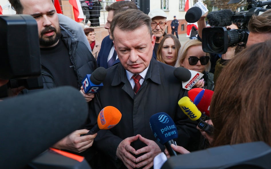 Mariusz Błaszczak po wyjściu z Prokuratury Okręgowej w Warszawie