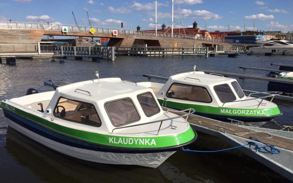 Płynąc motorówką można podziwiać panoramę Szczecina oraz obserwować np. bieliki, czaple i bobry