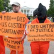 Demonstracja przed Białym Domem, w sprawie zamknięcia więzienia Guantanamo.