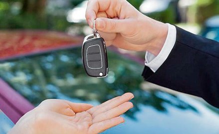 Pracownik, któremu szef powierzył auto, może używać go do prywatnych celów za zgodą pracodawcy