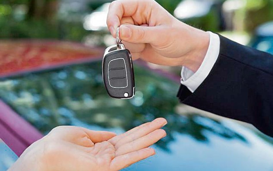 Pracownik, któremu szef powierzył auto, może używać go do prywatnych celów za zgodą pracodawcy