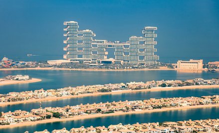 Atlantis The Royal. Hotel w Dubaju zachwyca architekturą i cenami sięgającymi 100 tys. dolarów