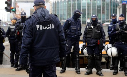 Surowe kary dla policjantów nienoszących maseczek
