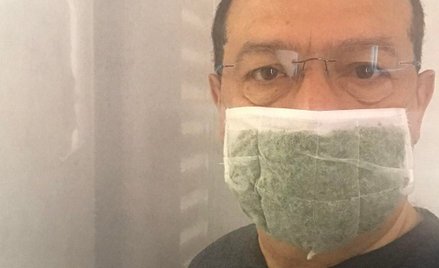 Prof. Mohamed Hazem Kalaji w innowacyjnej maseczce z roślinnym filtrem
