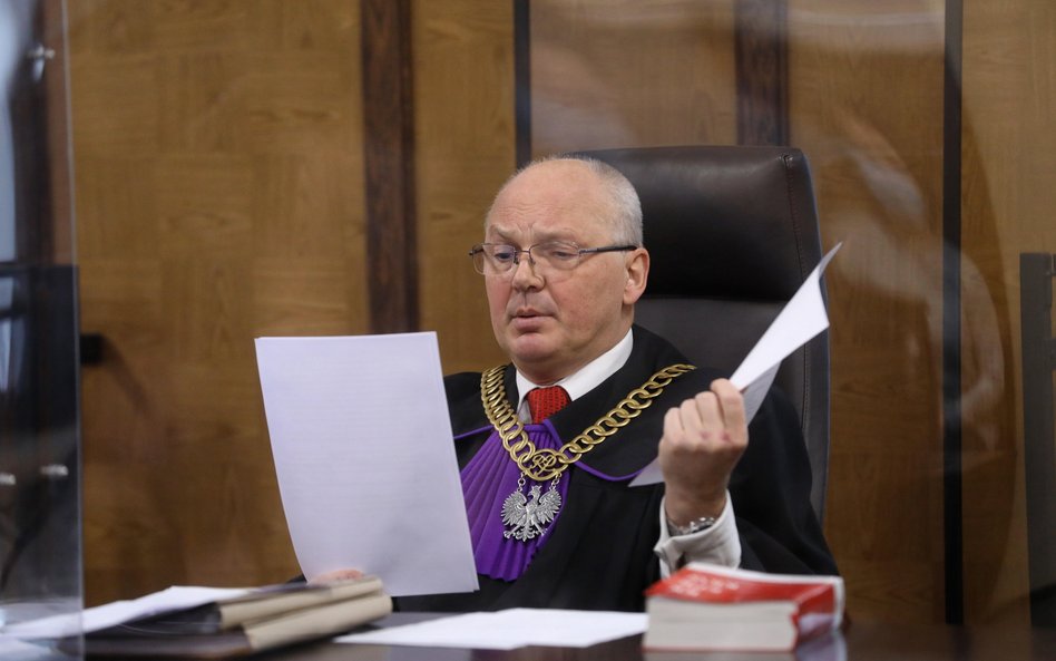 Sędzia Dariusz Łubowski na sali Sądu Okręgowego w Warszawie