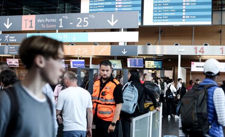 Chaos na lotnisku? Pasażer ma dostać odszkodowanie, i to niezwłocznie
