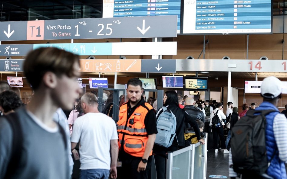 Chaos na lotnisku? Pasażer ma dostać odszkodowanie, i to niezwłocznie