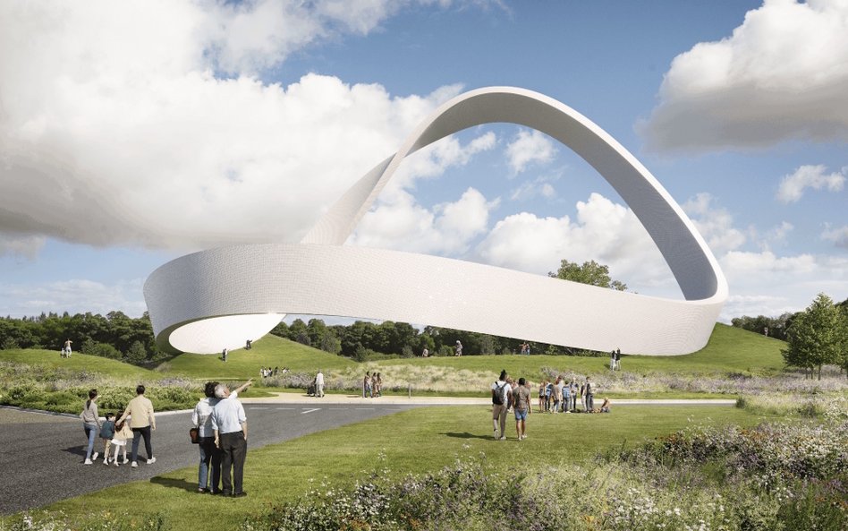 Pomnik o nazwie Eternal Wall of Answered Prayer (ang. Wieczna Ściana Wysłuchanych Modlitw) przypomin