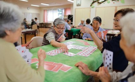 Japonia to dziś jedyny kraj, w którym 25 proc. ludności stanowią osoby w wieku 65+. Zmiany demografi