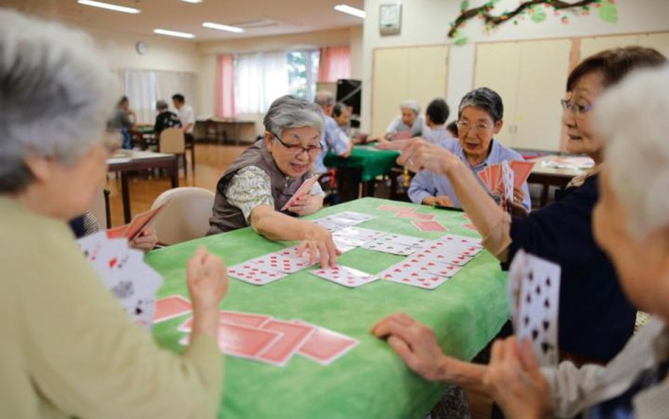 Japonia to dziś jedyny kraj, w którym 25 proc. ludności stanowią osoby w wieku 65+. Zmiany demografi