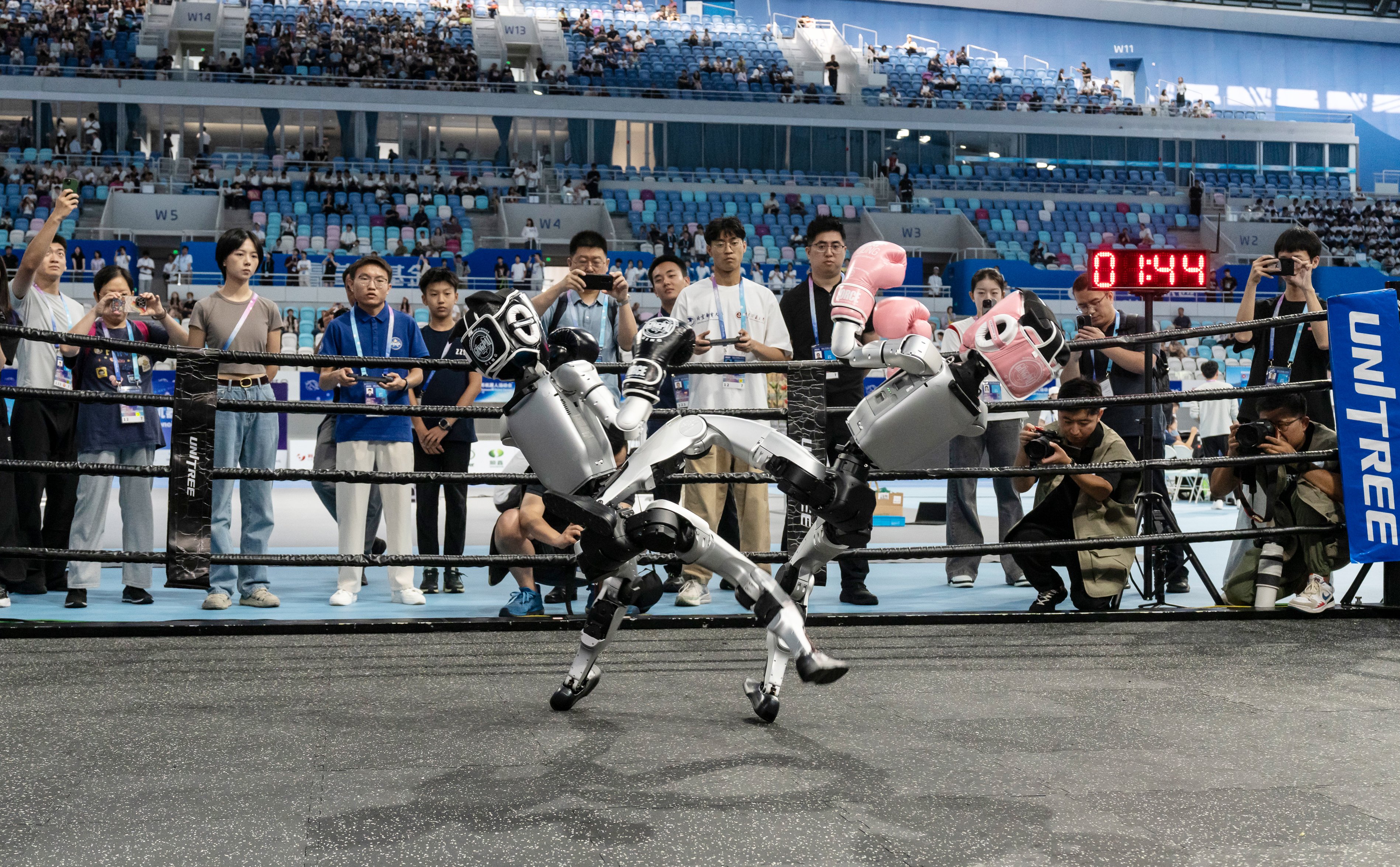 Rewolucja w sporcie. To pierwsze igrzyska, w których biegają i walczą roboty