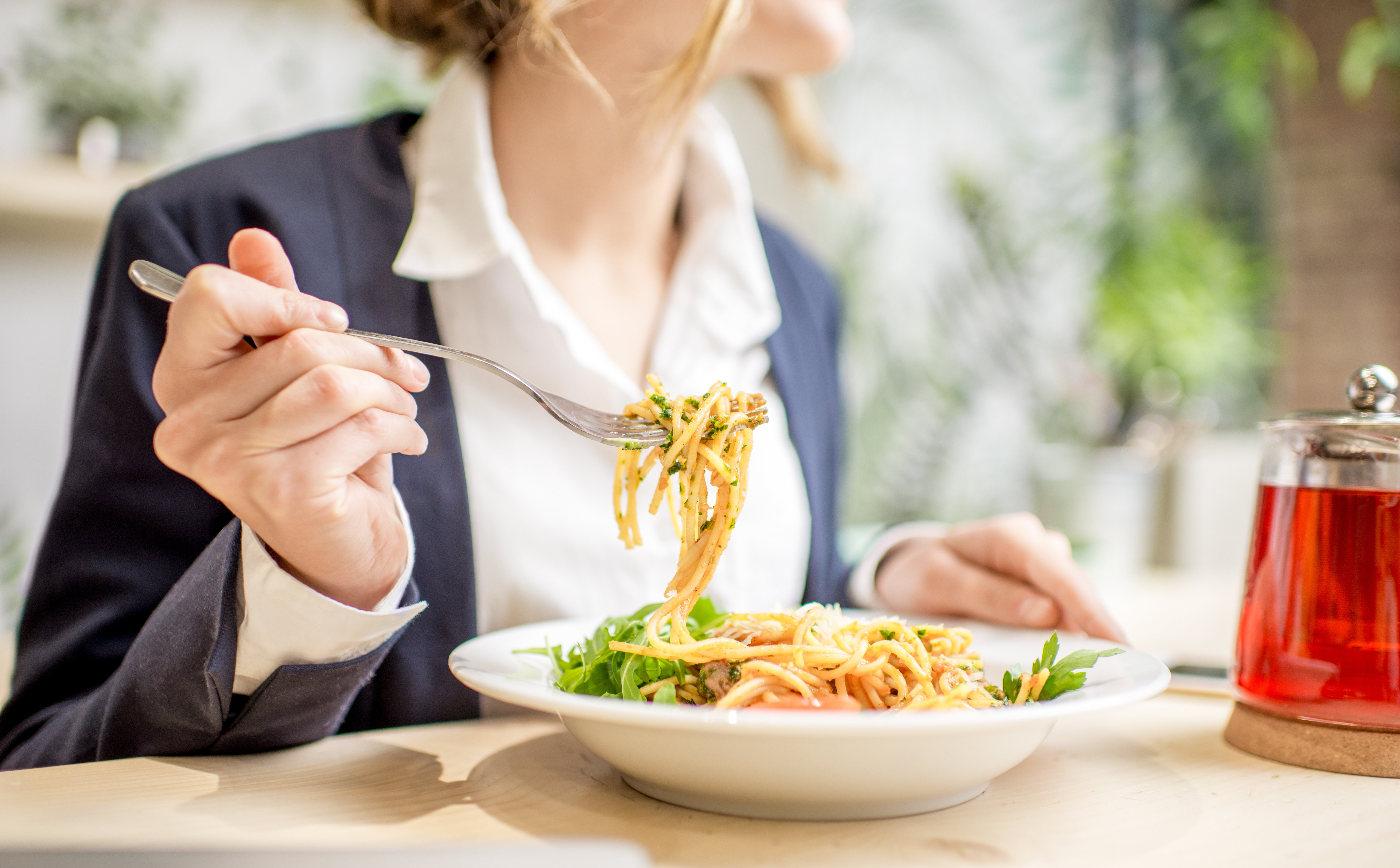 Jak prawidłowo korzystać z kart lunchowych?