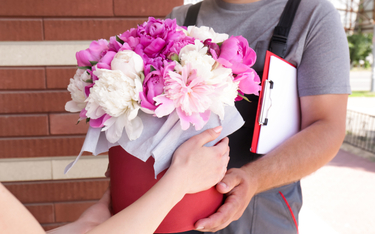 UOKiK: kwiaty i upominki na Dzień Matki z opóźnieniem lub wcale