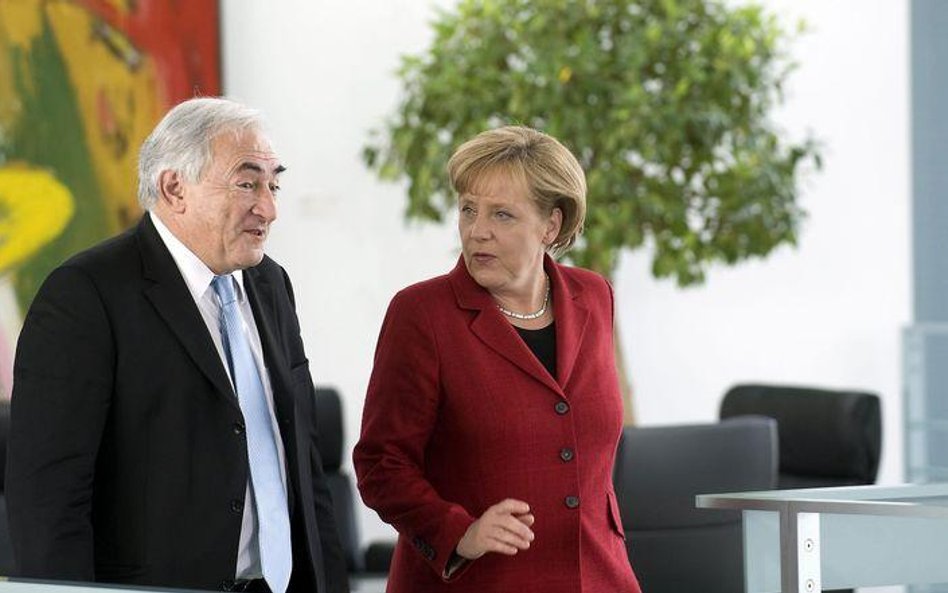 Dominique Strauss-Kahn, szef MFW z niemiecką kanclerz Angelą Merkel