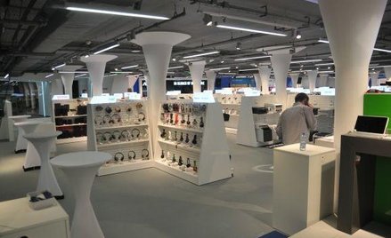 Komputronik podsumował pierwsze efekty działania uruchomionego w Warszawie w kwietniu nowego sklepu 
