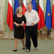 Redaktor Michnik w gumowych sandałach u prezydenta Komorowskiego