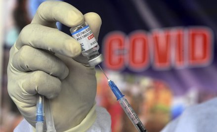 Węgry: Trzecia dawka i obowiązkowe szczepienie medyków