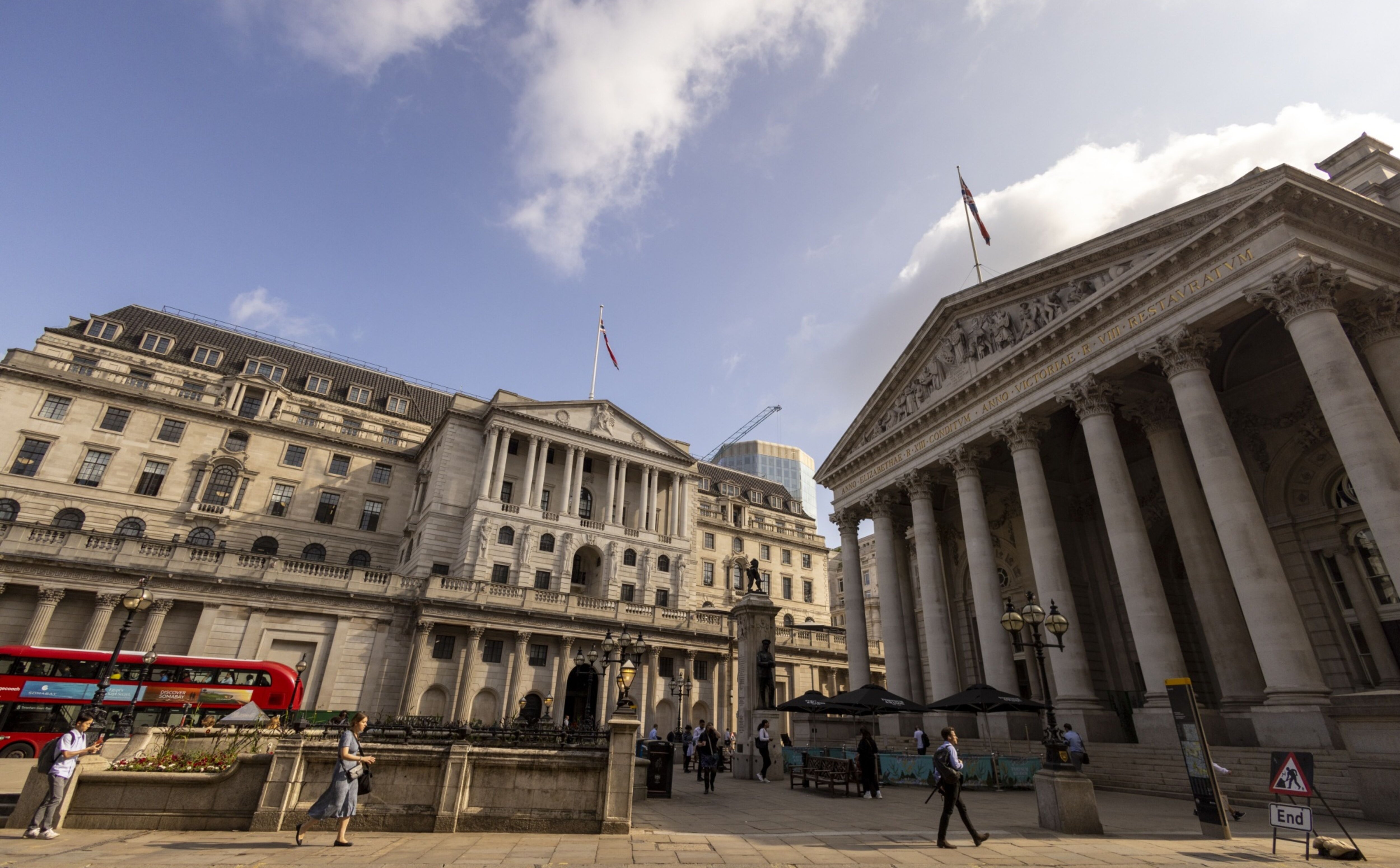 Brytyjski bank centralny obciął stopy, ale był daleki od jednomyślności