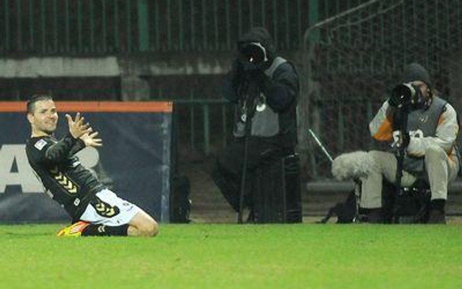 Tomasz Brzyski fetuje strzelenie gola Jagiellonii