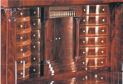 W szufladkach sekretery ukryjemy biżuterię lub rodzinne pamiątki.