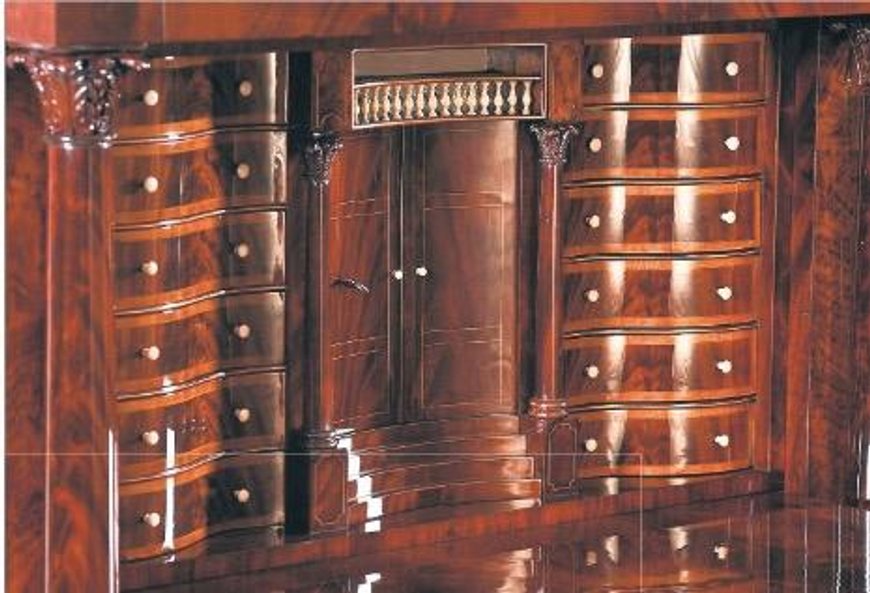 W szufladkach sekretery ukryjemy biżuterię lub rodzinne pamiątki.
