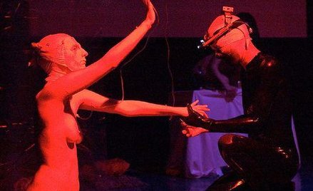 Spektakl „Clone factory" Teatru Suka off na festiwalu w Dublinie w roku 2006