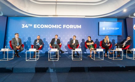 Uczestnicy debaty „Rozwój nauki i innowacji w ochronie zdrowia”
