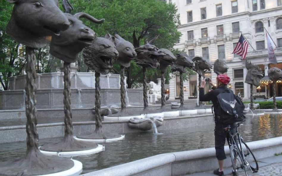 "Krąg zwierząt", najnowsza rzeźba Aia, stanął na Grand Army Plaza w Nowym Jorku