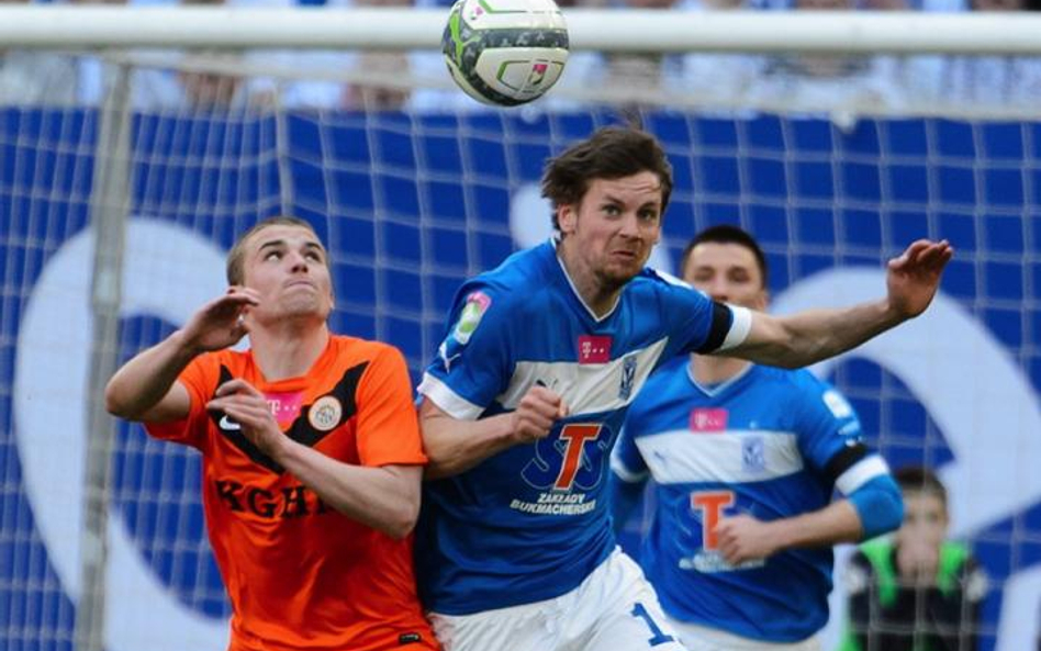 Lech – Zagłębie 3:1. Kasper Hamalainen (z prawej) strzelił drugą bramkę dla zwyciezców. Obok Adrian 