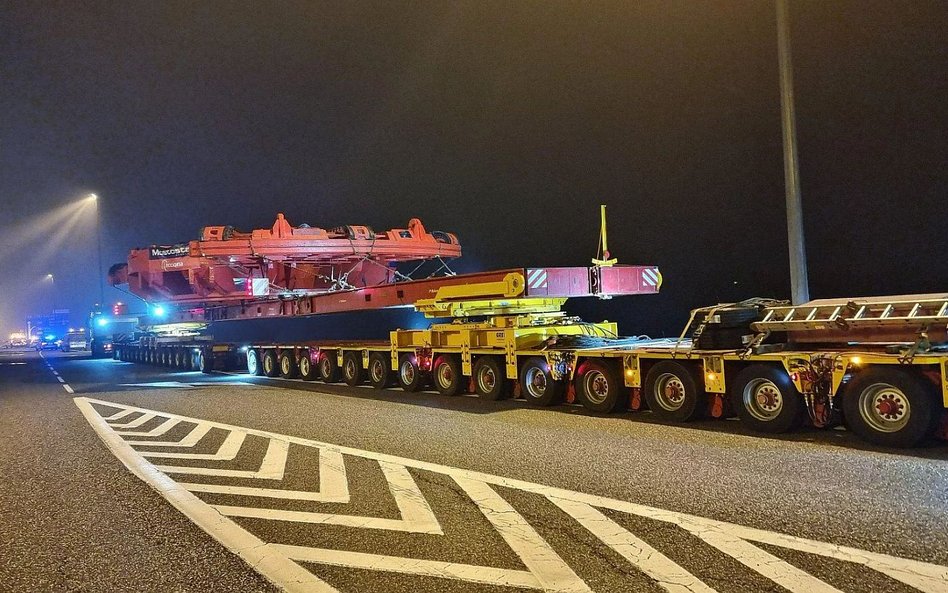 Duże utrudnienia na A1.  Przejedzie największy w historii transport drogowy